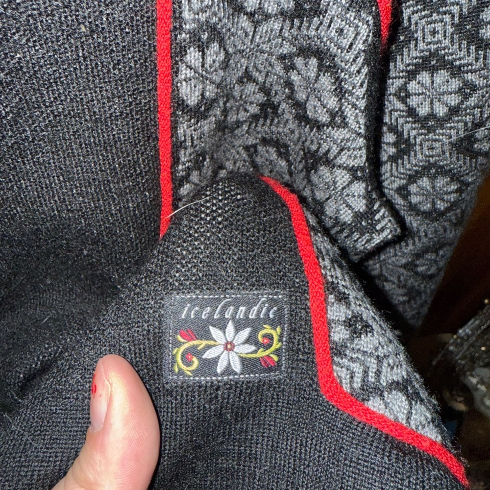 Icelandic Design Luna Zip Sweater - Picture 6 of 6